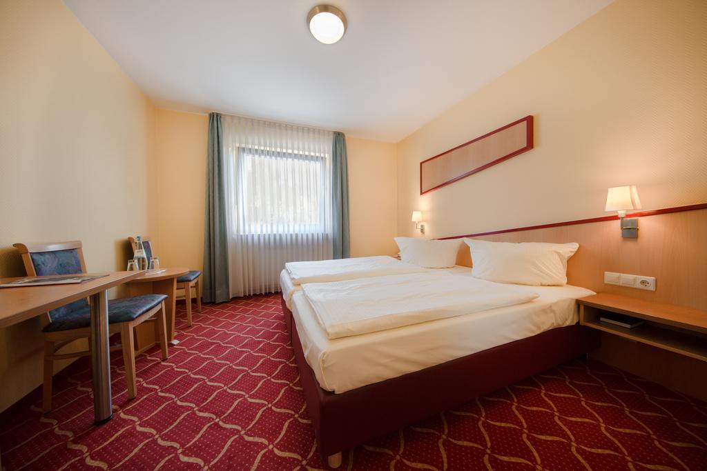 Montana Hotel Oberasbach Exterior foto