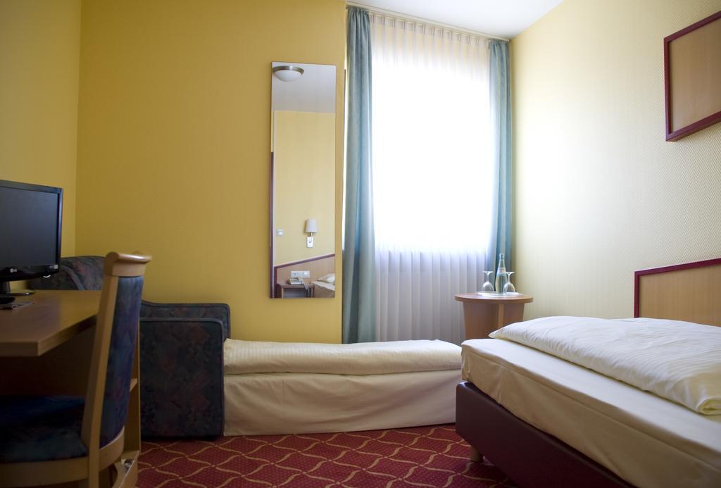 Montana Hotel Oberasbach Exterior foto